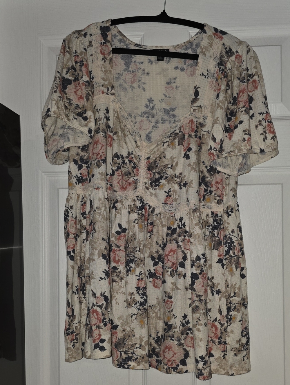 torrid Cream Floral V-Neck Top